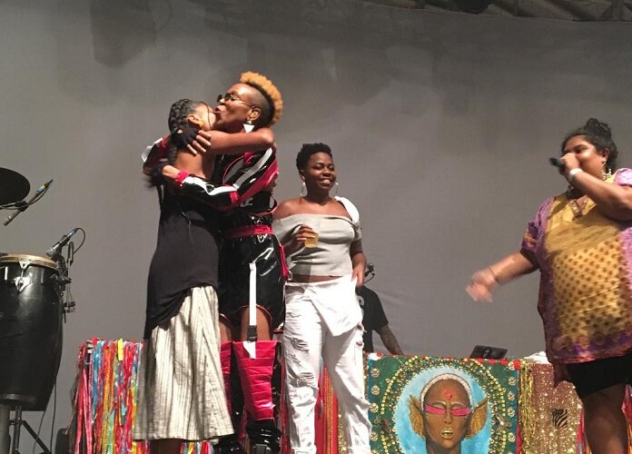 Karol Conka e Xênia França enaltecem a diversidade em show no Circo Voador