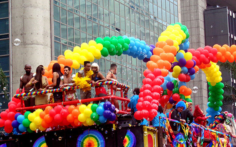 Parada LGBT de São Paulo sai as ruas com tema “50 anos de Stonewall”.