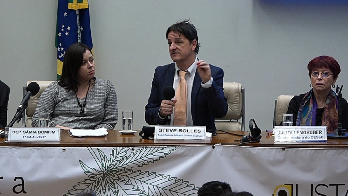 Autor de guia sobre regulação da cannabis vê Brasil construindo política ‘mais inclusiva’