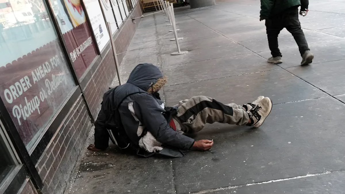 Em Nova York, pessoas em situação de rua são ameaçadas pelo inverno e pela desigualdade