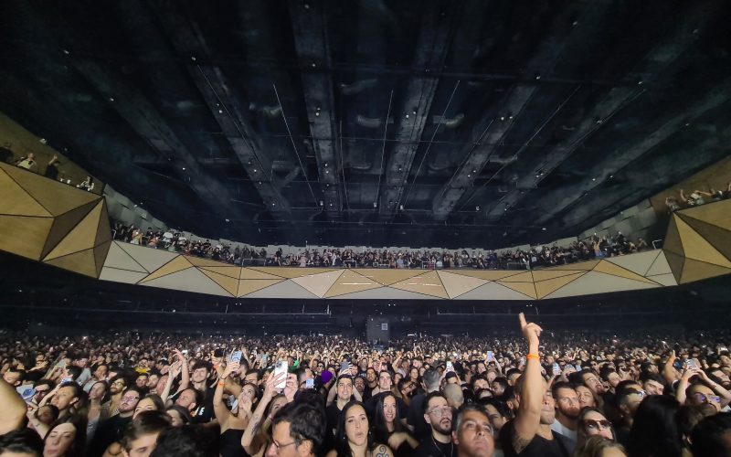 Rüfüs Du Sol comanda plateia empolgada em show solo no Rio de Janeiro