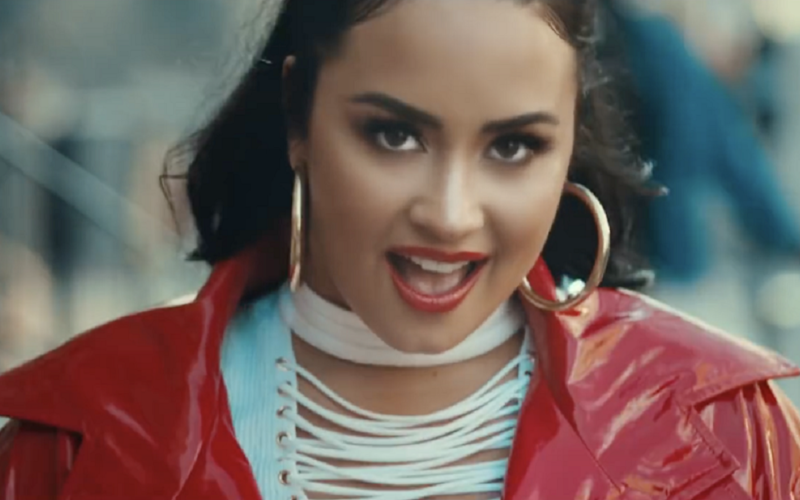 Demi Lovato lança clipe do single “I love me”, contando sua história