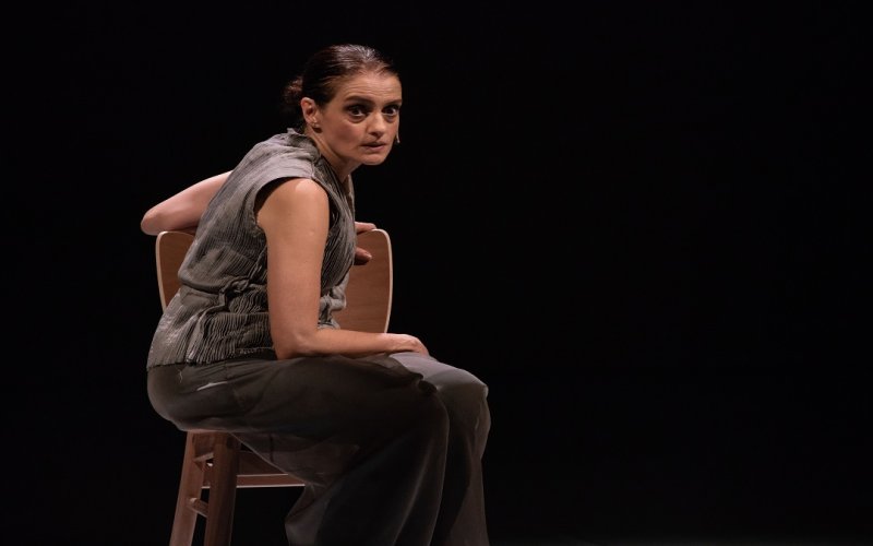 Denise Fraga volta ao palco do Teatro Sérgio Cardoso, para nova temporada do solo “Eu de você”